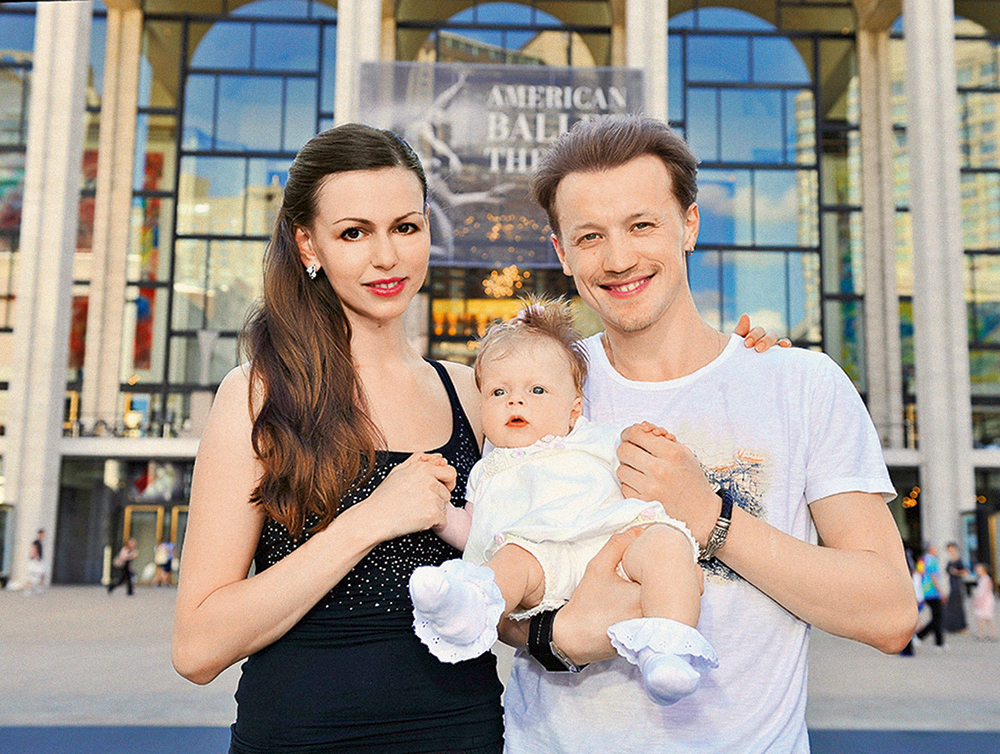 Денис Матвиенко с женой Анастасией и дочерью Лизой