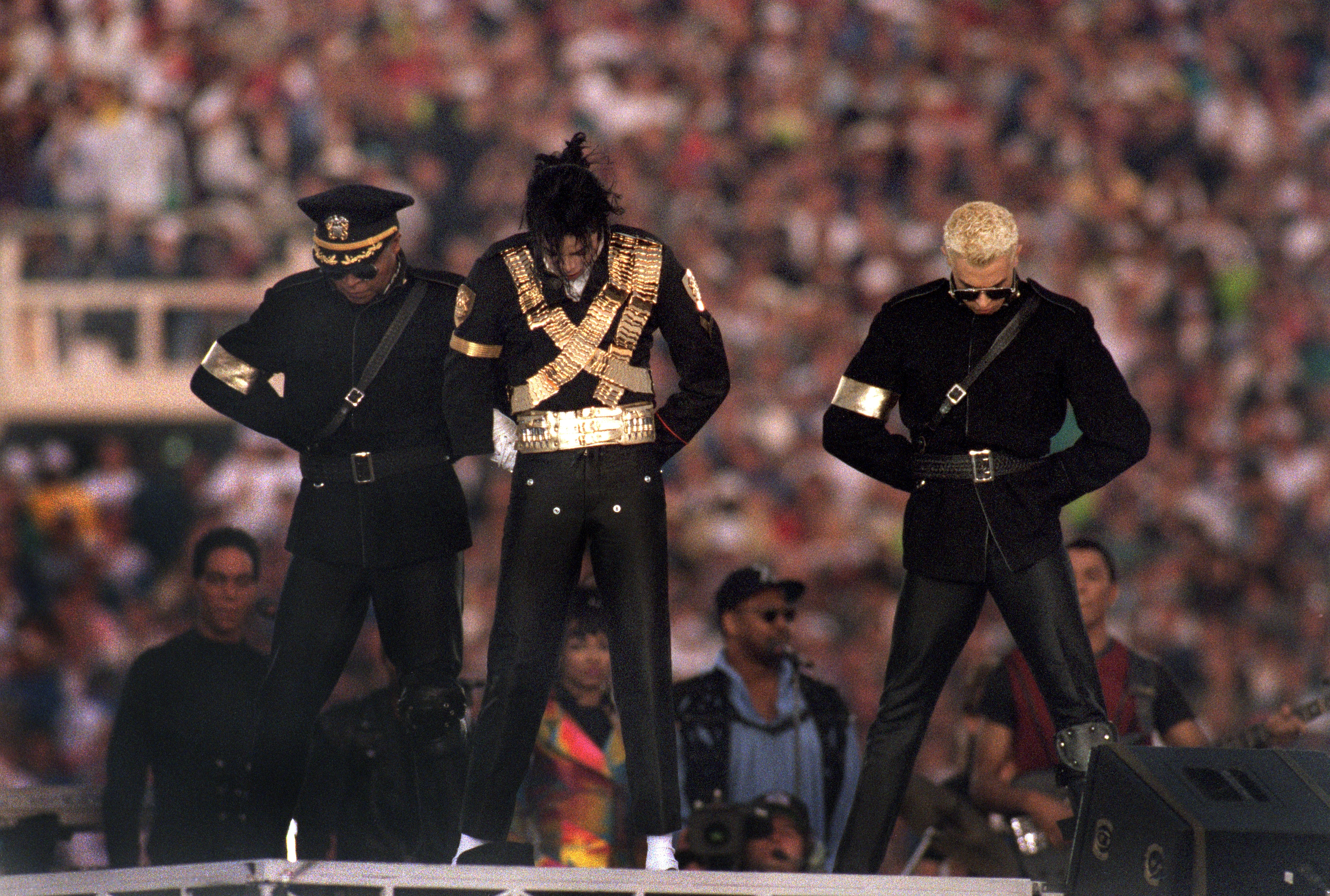 PASADENA, CA - JANUARY 31: Michael Jackson performs during the Halftime show as the Dallas Cowboys take on the Buffalo Bills in Super Bowl XXVII at Rose Bowl on January 31, 1993 in Pasadena, California. The Cowboys won 52-17. (Photo by George Rose/Getty Images)