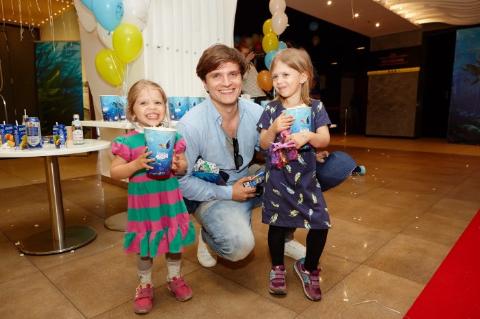 Анатолий Анатолич с дочерьми