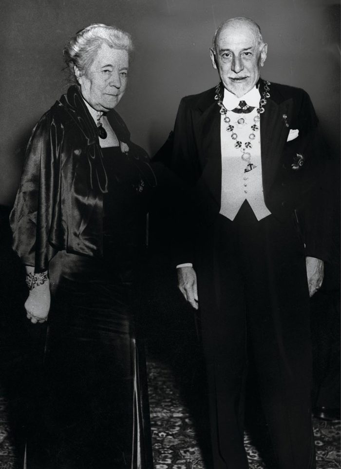 NOBEL PRIZE WINNER IN LITERATURE 1934, Luigi Pirandello from Italy together with swedish auther Selma Lagerlцf. Foto: SCANPIX SWEDEN Kod: 194