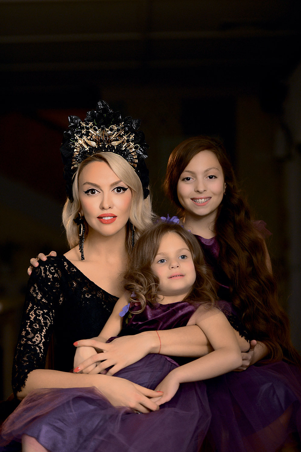Оля Полякова с дочками Машей и Алисой
