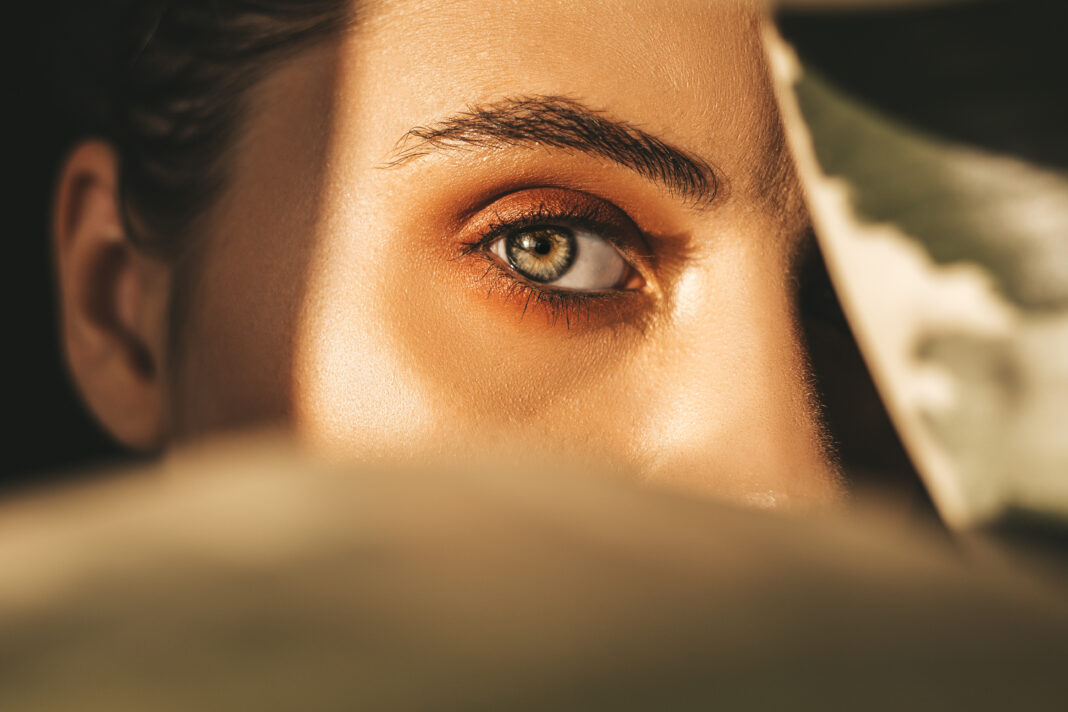 догляд макіяж для сяючих очей краплі мазь від сухого ока