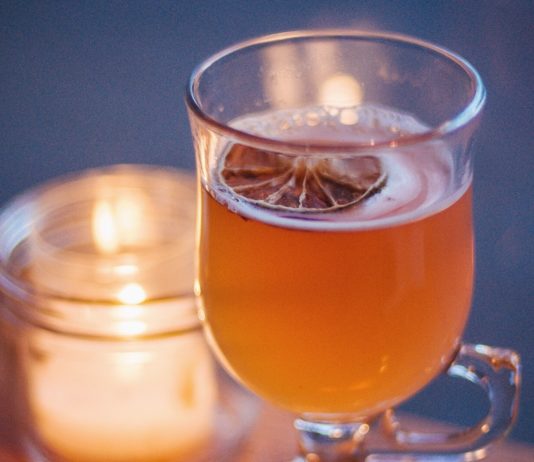 Рецепт: Белый глинтвейн “Айва”