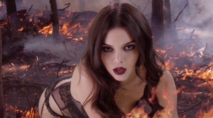 Самая стройная сестра Ким Кардашян буквально сгорает от страсти в новом видео