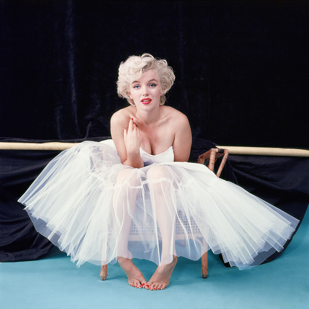 hbz-marilyn-as-ballerina-awaiting-her-cue-ny-1954-milton-h-greene-archive-images
