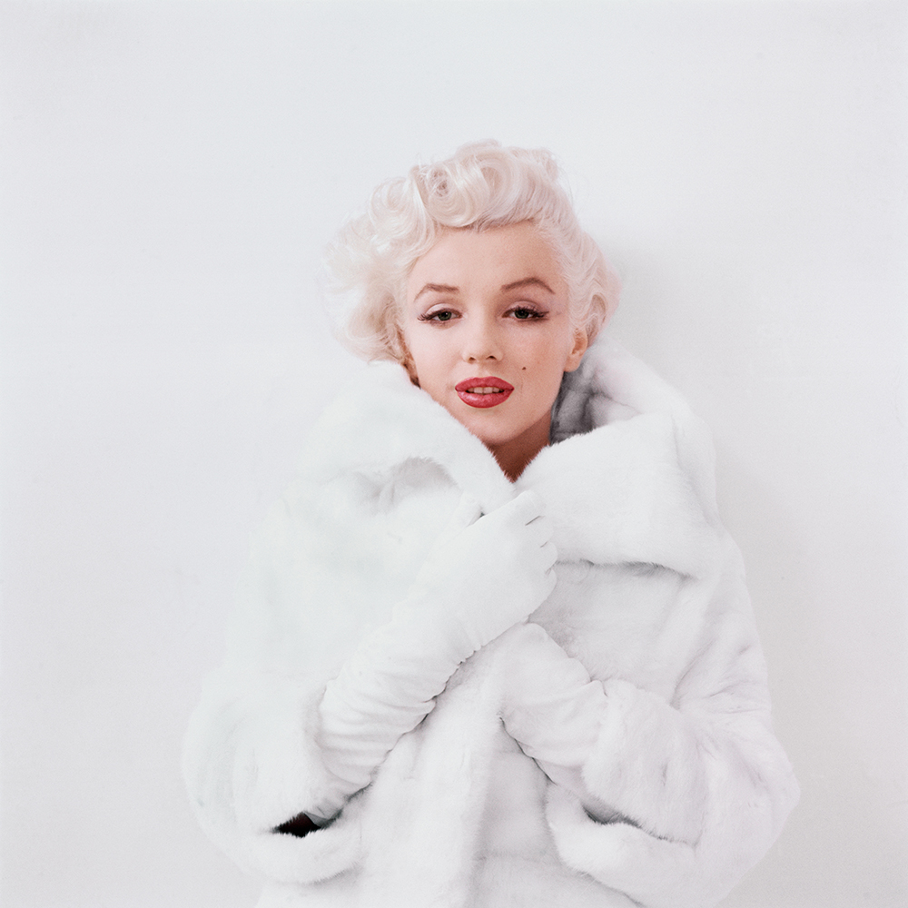 hbz-marilyn-winsome-in-white-fur-ny-1955-milton-h-greene-archive-images