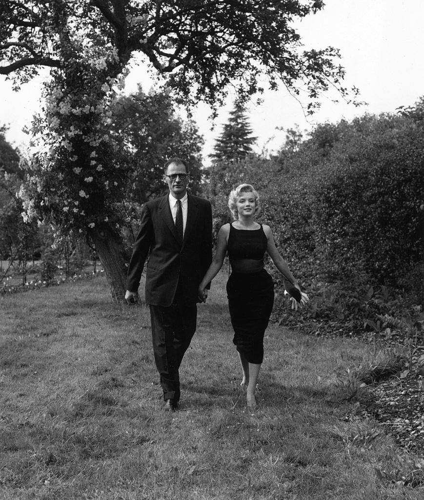 Мэрилин Монро с мужем, сценаристом Артуром Миллером в июле 1956 года