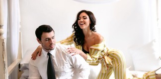 Вика из "Неангелов" с женихом