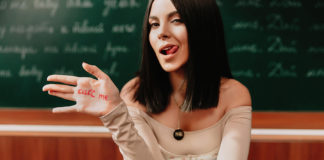 Настя Каменских выпустила новый танцевальный хит