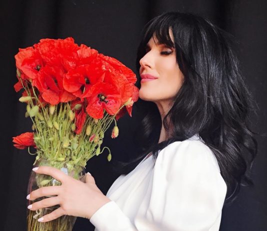 Маша Ефросинина сделала модную челку