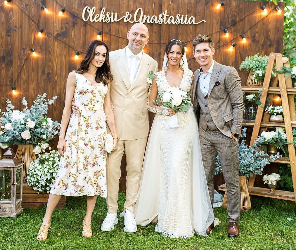 Остапчук с женой на свадьбе у Потапа и Насти
