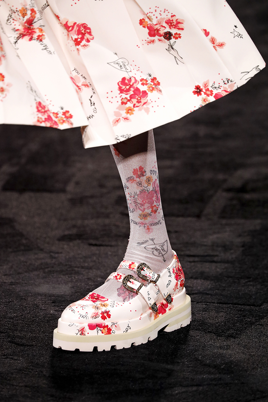 самая модная обувь осень 2020 туфли ботинки сапоги с принтами вышивка цветы