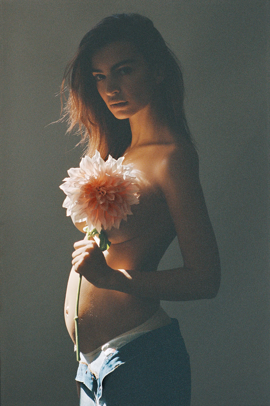 Эмили ратаковски беременность голая Vogue