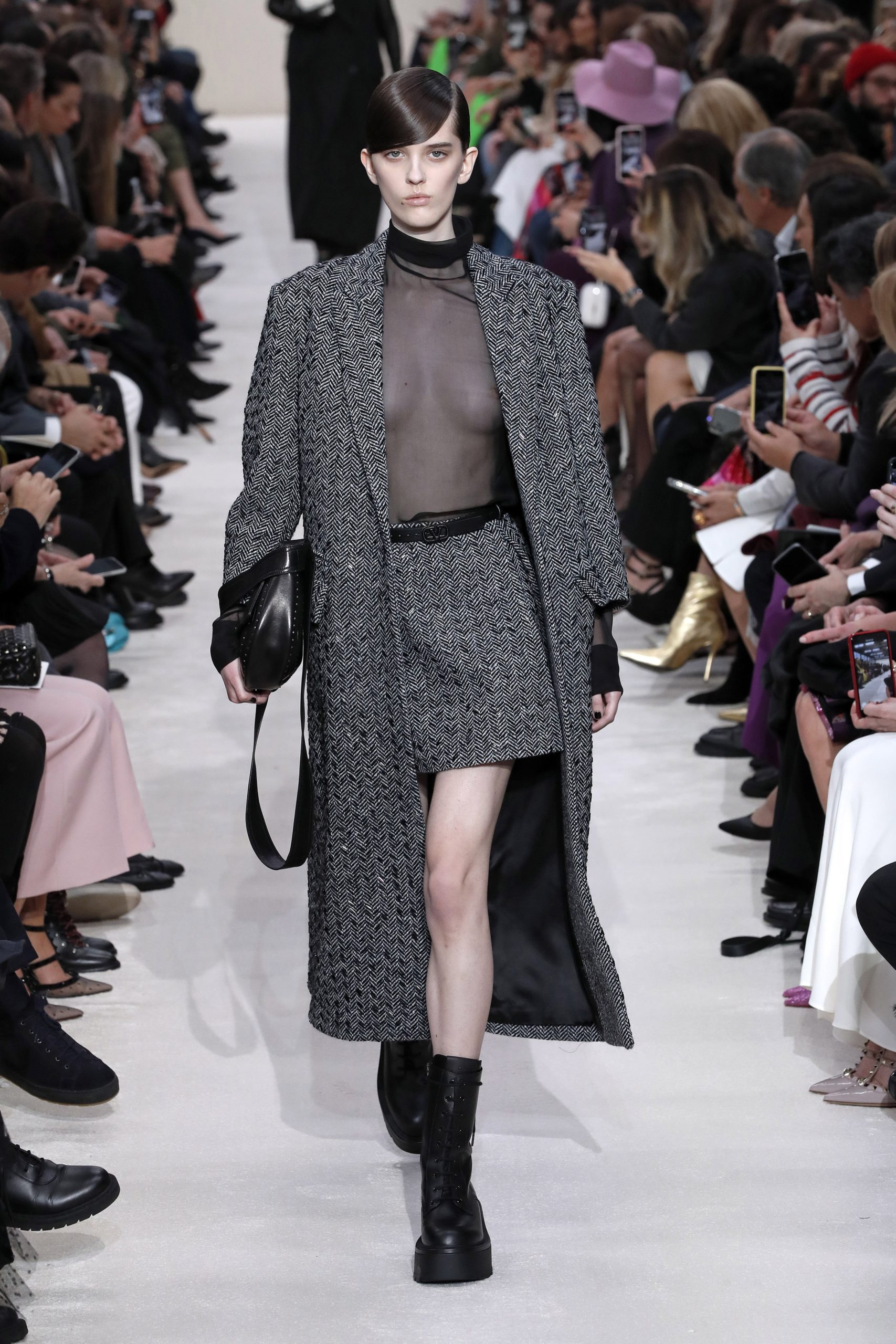 модное пальто осень 2020 серое в мужском стиле маскулинное за колено
