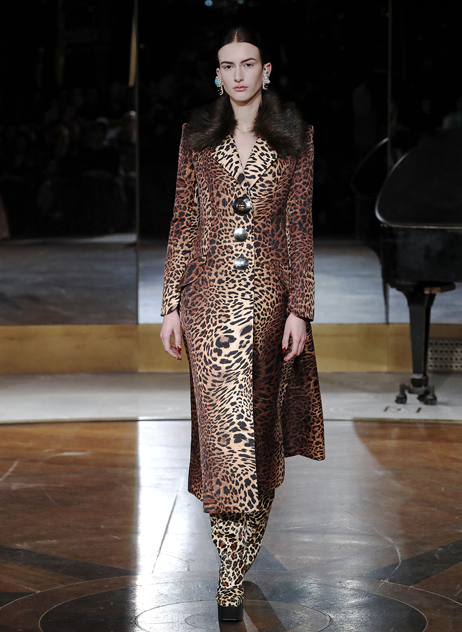 модное пальто осень 2020длинное леопардовое с пушистым меховым воротником с металлическими пуговицами