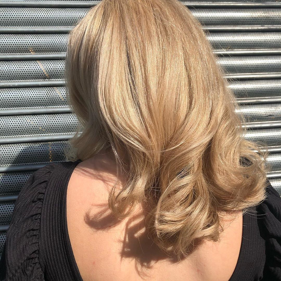медовый бежевый блонд окрашивание для блондинок на светлые волосы осень-зима 2020-2021