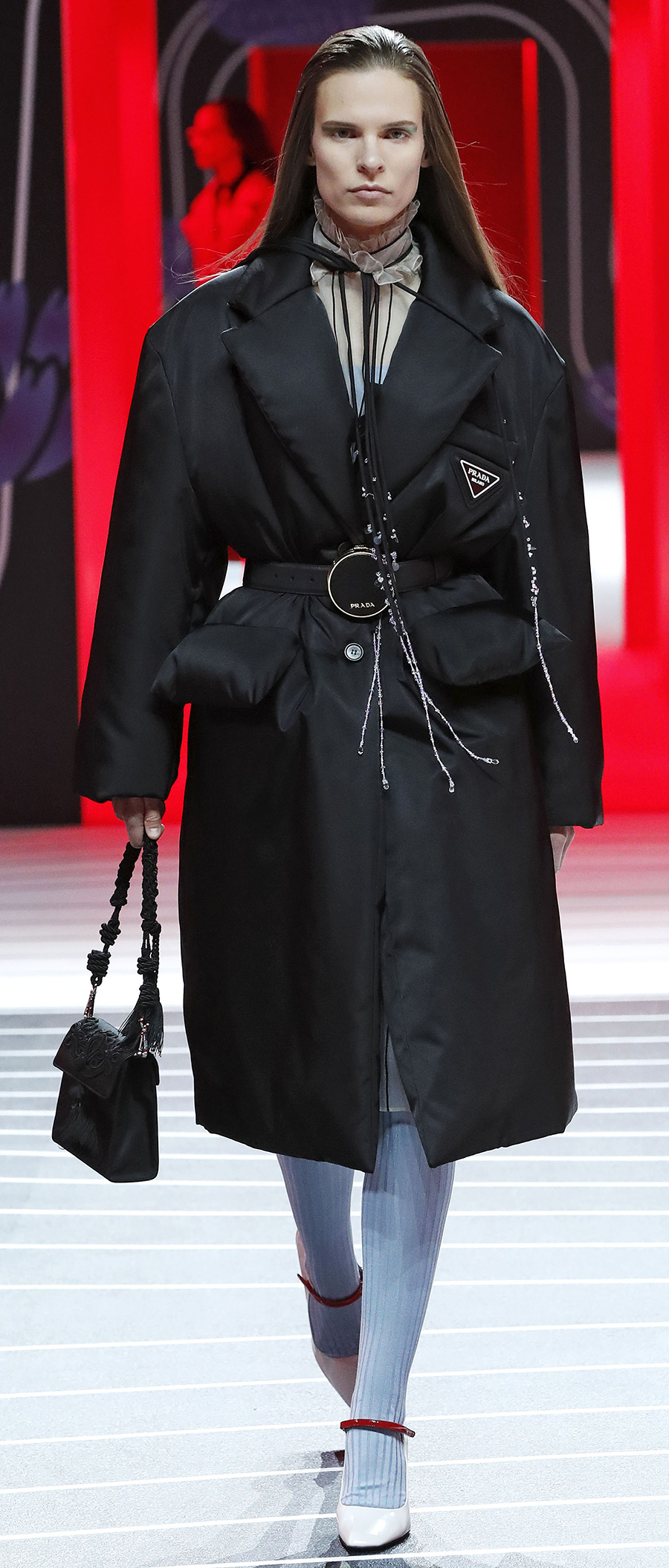 модный пуховик одеяло пальто халат осень зима 2020 2021 черный с поясом длинный оверсайз