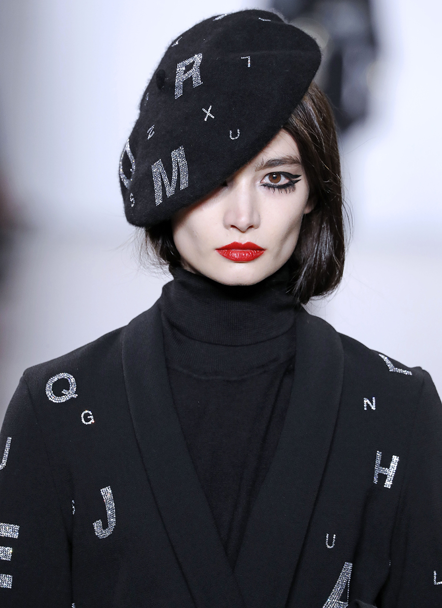 модный французский берет зимняя шапка зима 2020 черный с вышивкой