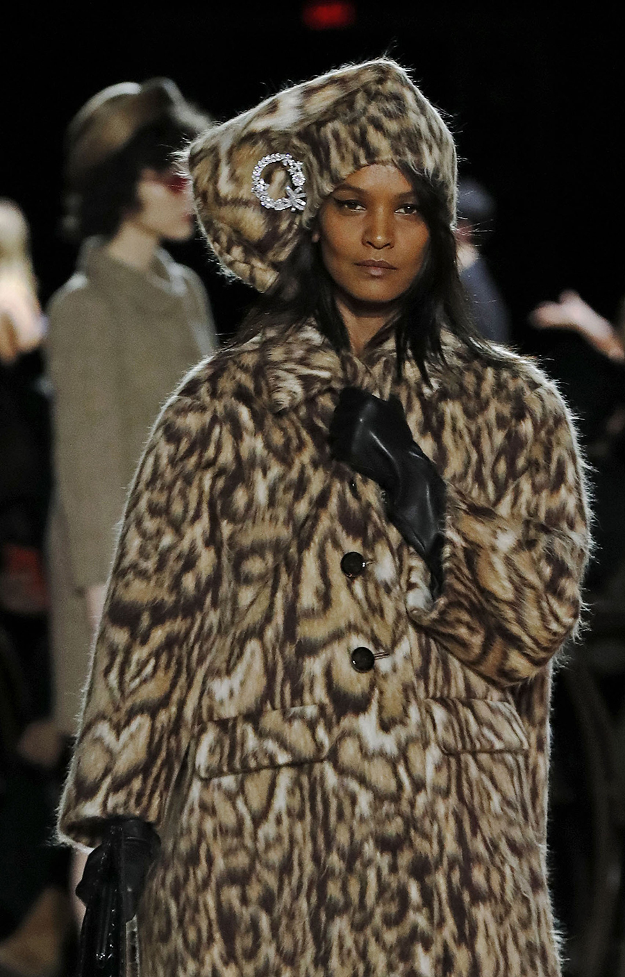 модный французский огромный берет зимняя шапка зима 2020 леопард