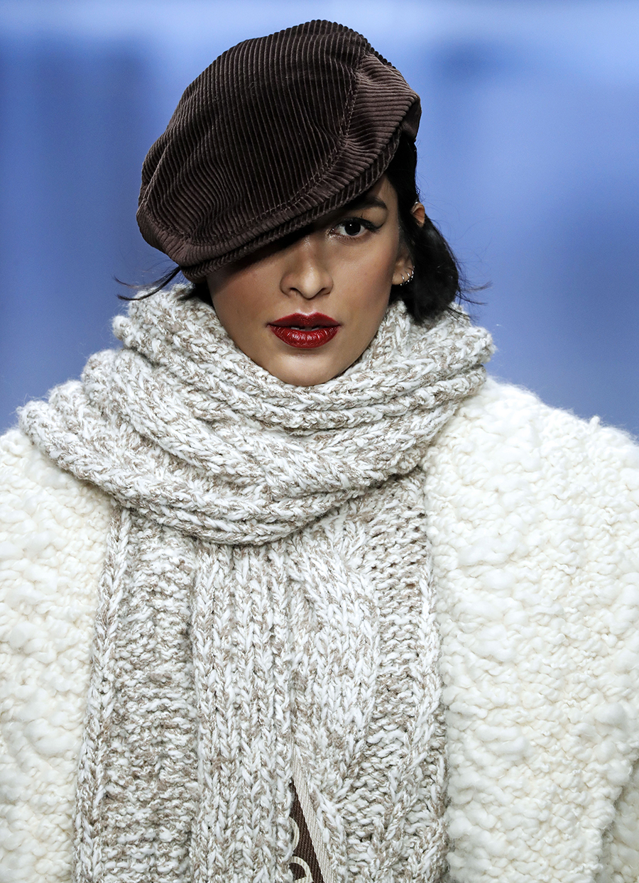 модная кепка зимняя шапка зима 2020 коричневая вельветовая