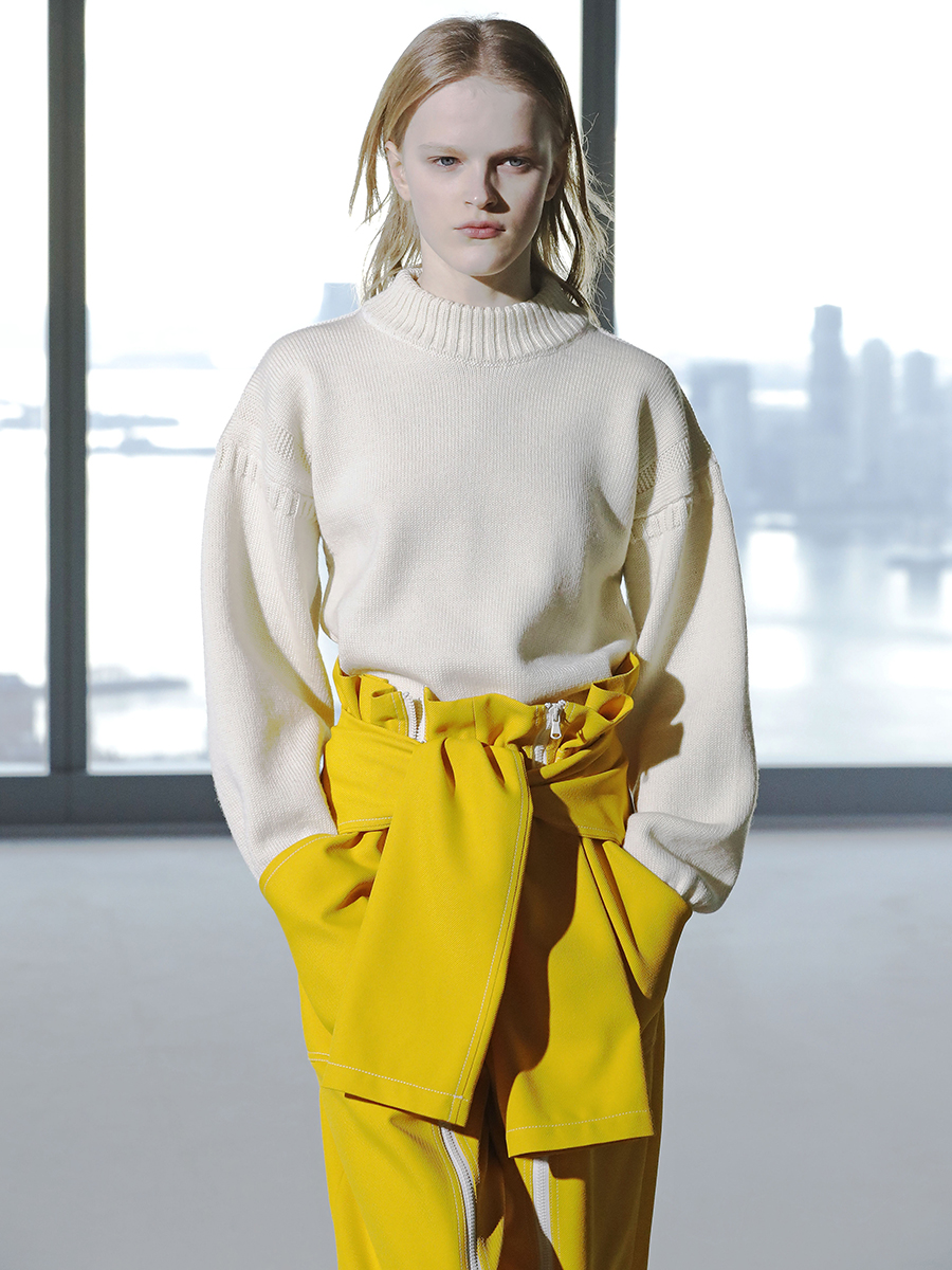 модный свитер гладкий минимализм простой осень зима 2020 2021 бежевый
