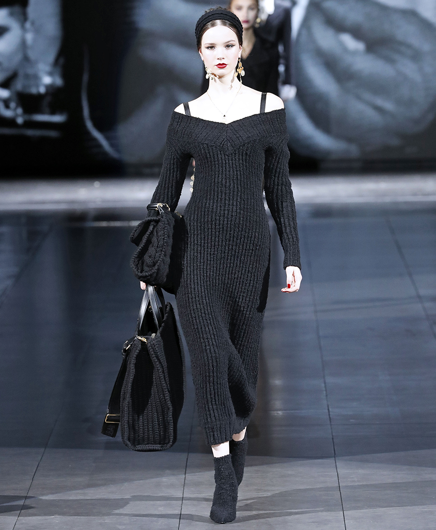 платье вязаное трикотажное черное миди что надеть на новый год 2021