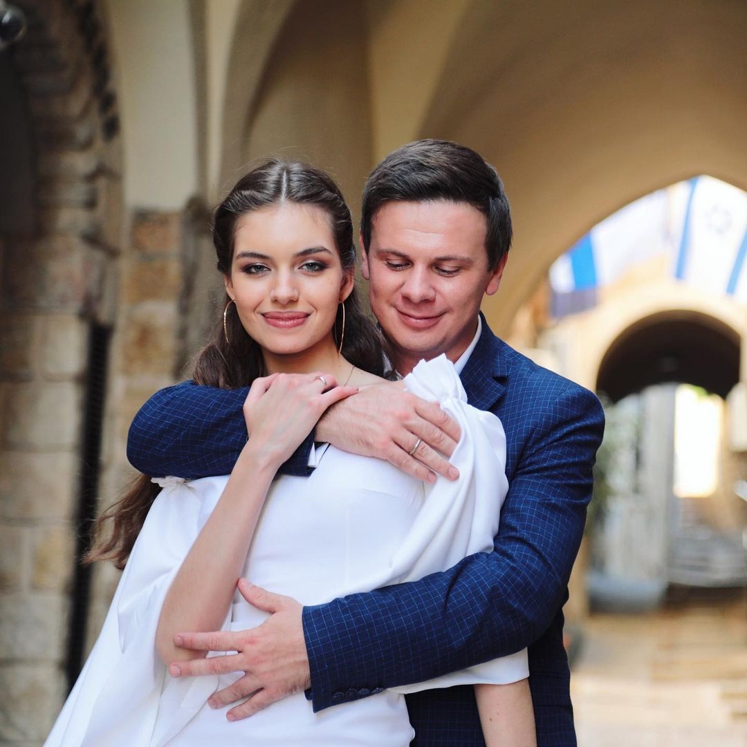 Александра Кучеренко Дмитрий Комаров свадьба свадебное платье минимализм белое простое украинские звезды в чем выходят замуж