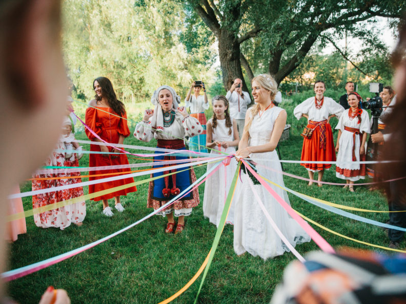 ольга горбачева юрий никитин свадьба свадебное платье белое длинное украинское в национальном стиле украинские звезды в чем выходят замуж