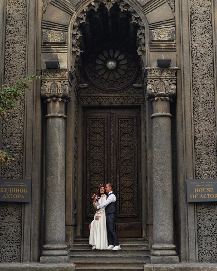 слава красовская крепостная свадьба свадебное платье белое длинное украинское в национальном стиле украинские звезды в чем выходят замуж
