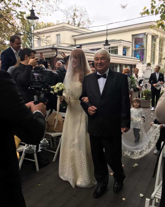 Светлана Тарабарова свадьба свадебное платье минимализм белое простоеукраинские звезды в чем выходят замуж
