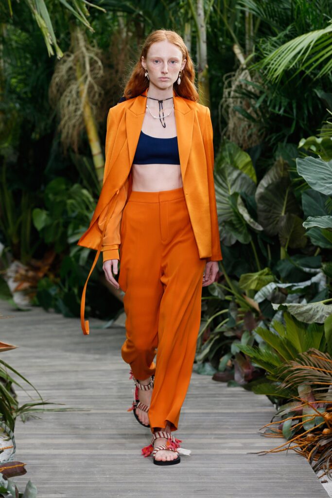 оранжевый костюм оранжевый тренд 2021 весна лето мода как носить с чем сочетать
