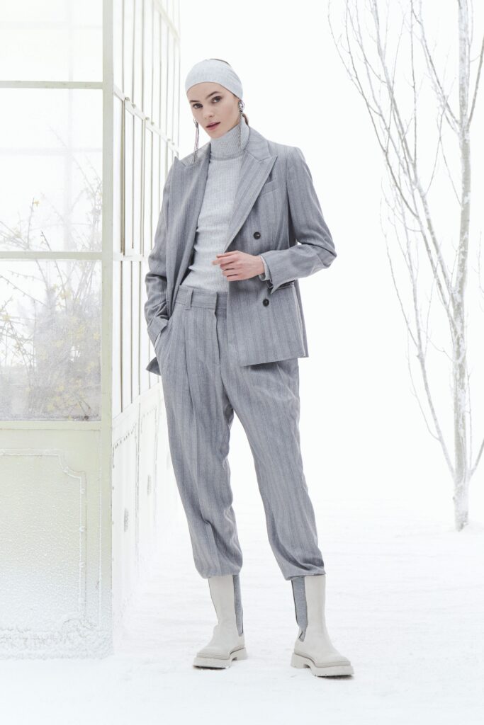 модный серый пиджак