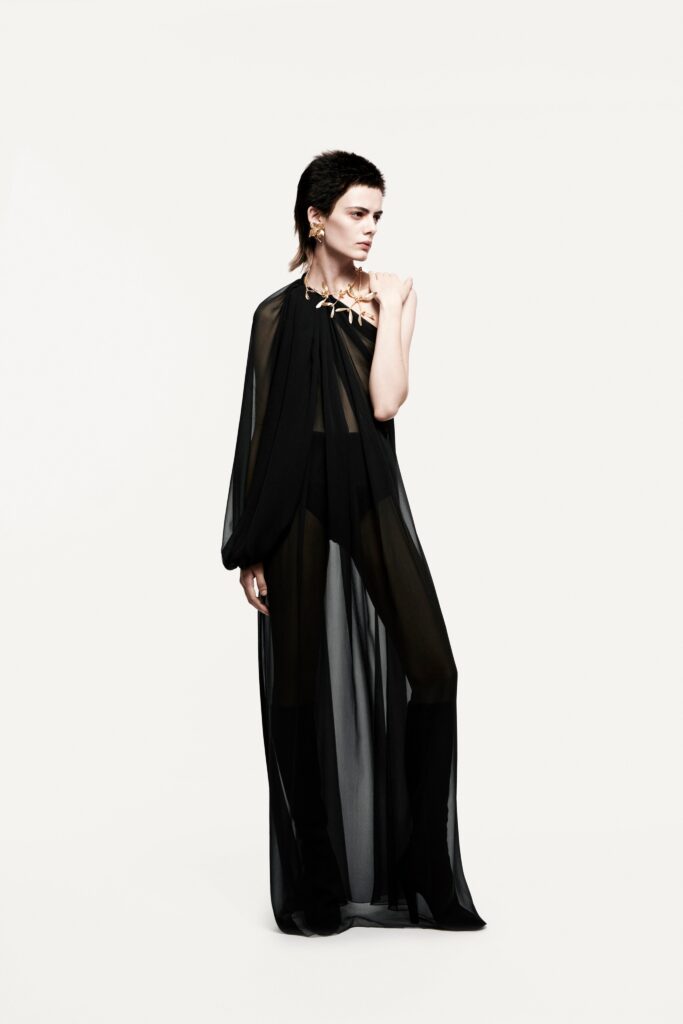платье асимметричное на одно плечо самые модные лето 2021 черное прозрачное