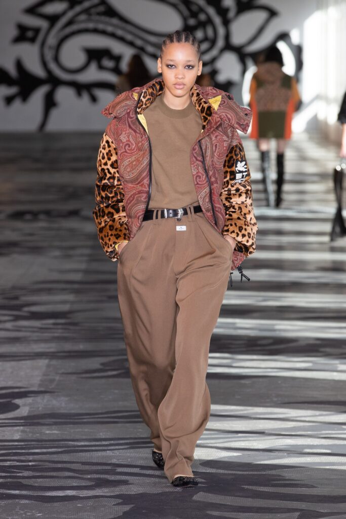 модный звериный принт осень 2021 как с чем носить куртка леопард