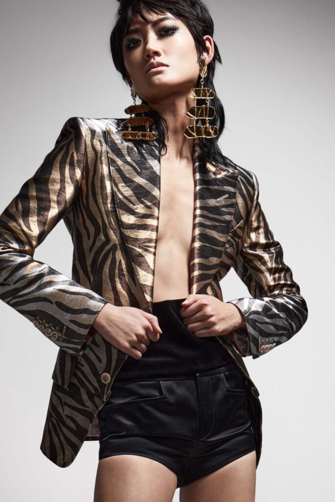 модный звериный принт осень 2021 как с чем носить жакет пиджак тигр полоска