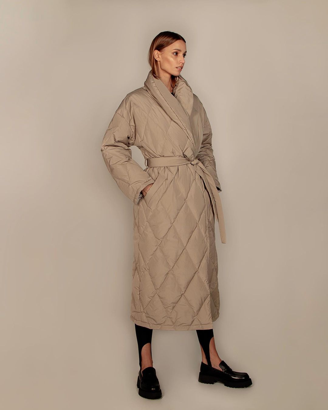 модное пальто осень зима 2021 2022 украинский бренд пуховое стеганое бежевое