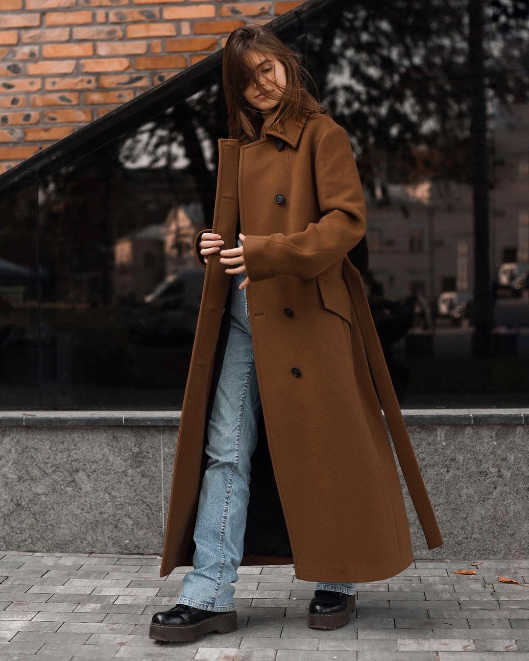 модное пальто осень зима 2021 2022 украинский бренд коричневое длинное