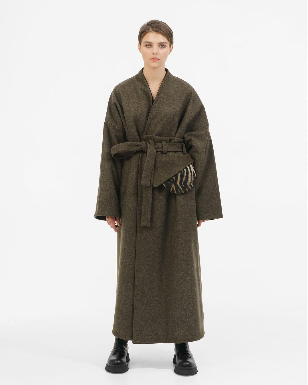 модное пальто осень зима 2021 2022 украинский бренд зеленое оверсайз хаки