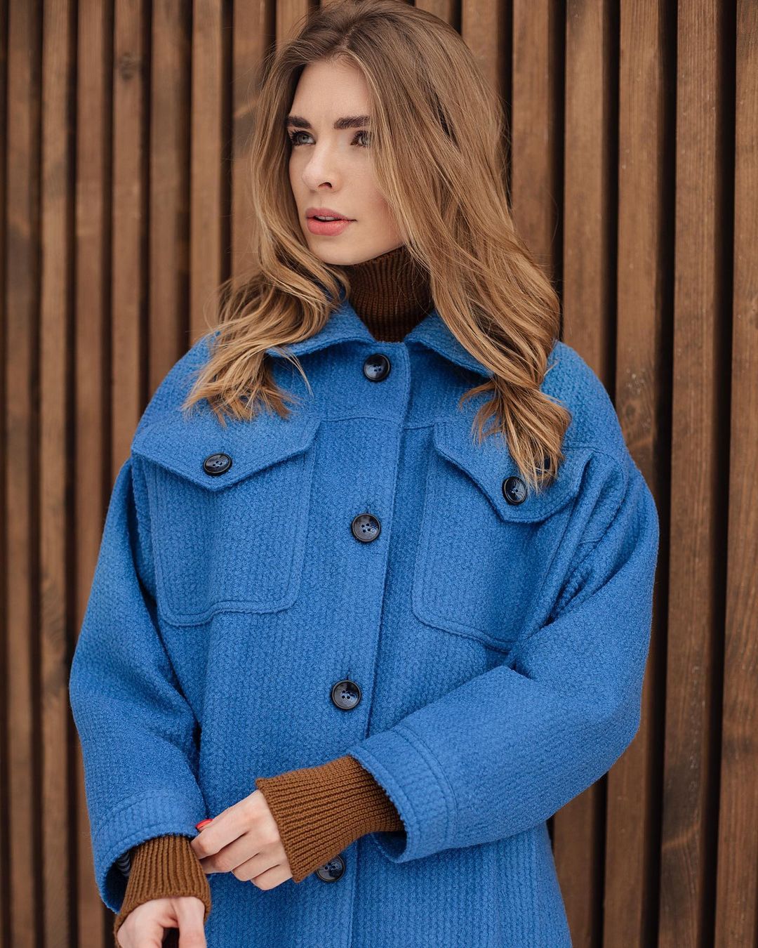 модное пальто осень зима 2021 2022 украинский бренд короткое синее голубое