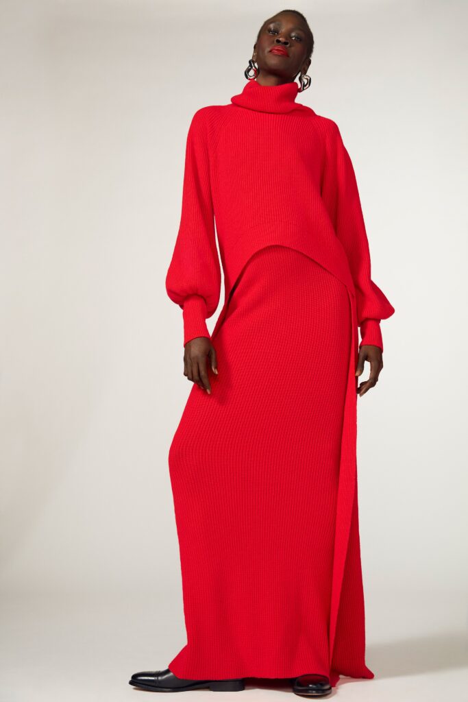 модное трикотажное платье зима 2022 длинное макси красное