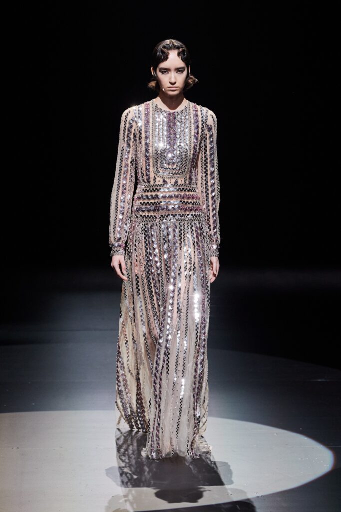 модное платье на новый год 2022 2021 корпоратив на нг блестящее пайетки длинное серебряное 