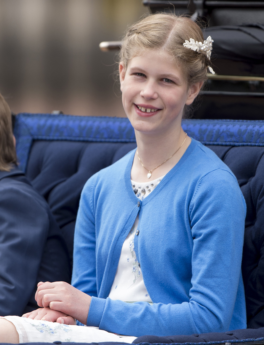 королева Елизавета II внучка младшая леди луиза виндзор