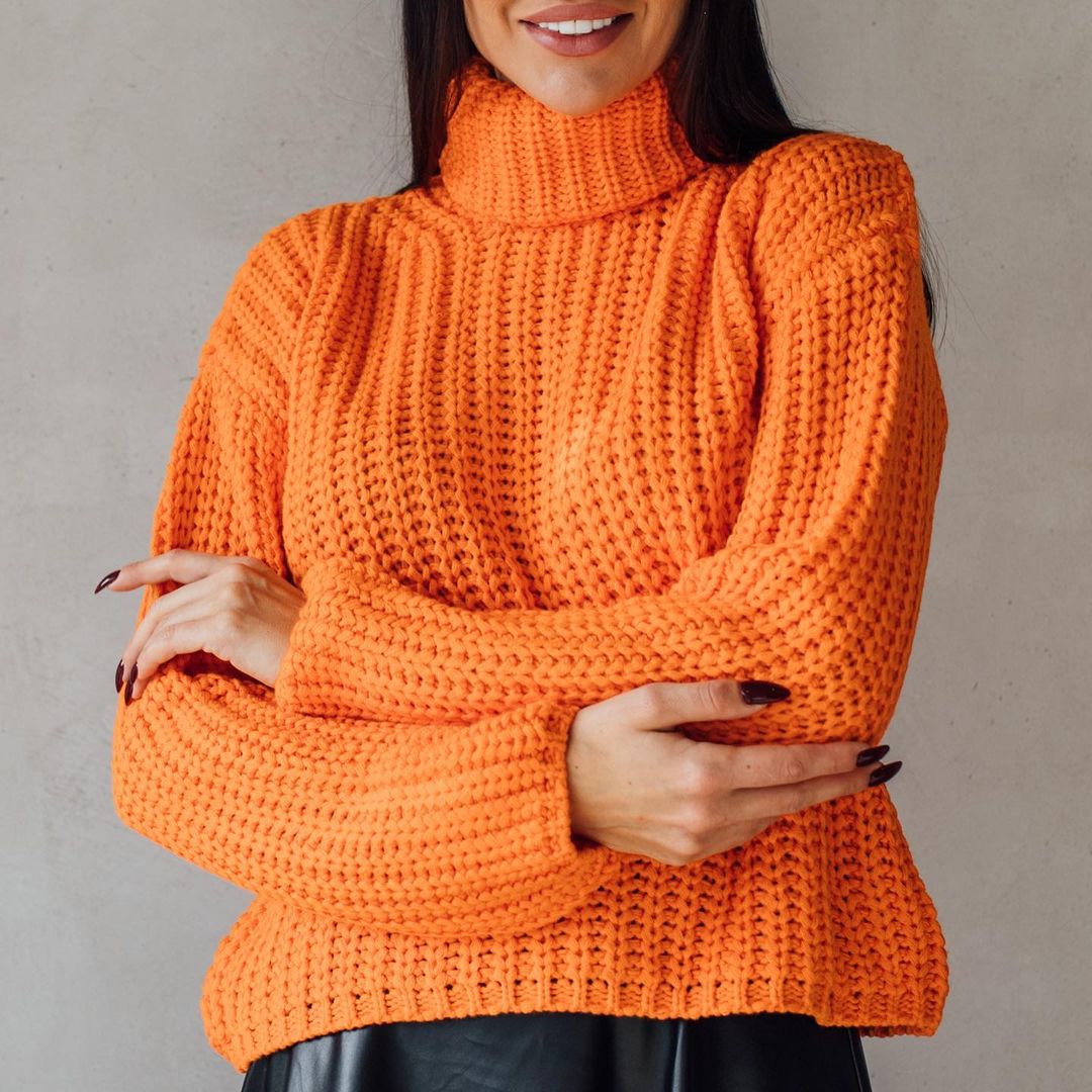 модный свитер осень зима 2021 2022 косы объем украинский бренд оранжевый