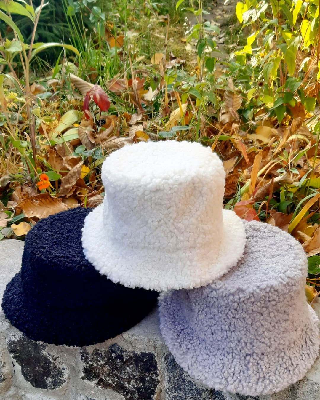 модный головной убор зима 2022 теплое на голову шапка панама мех овчина серая белая синяя