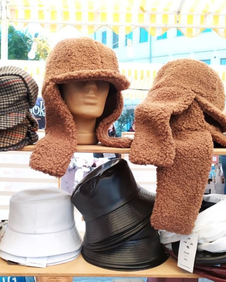 модный головной убор зима 2021 2022 теплое на голову шапка ушанка мех коричневая