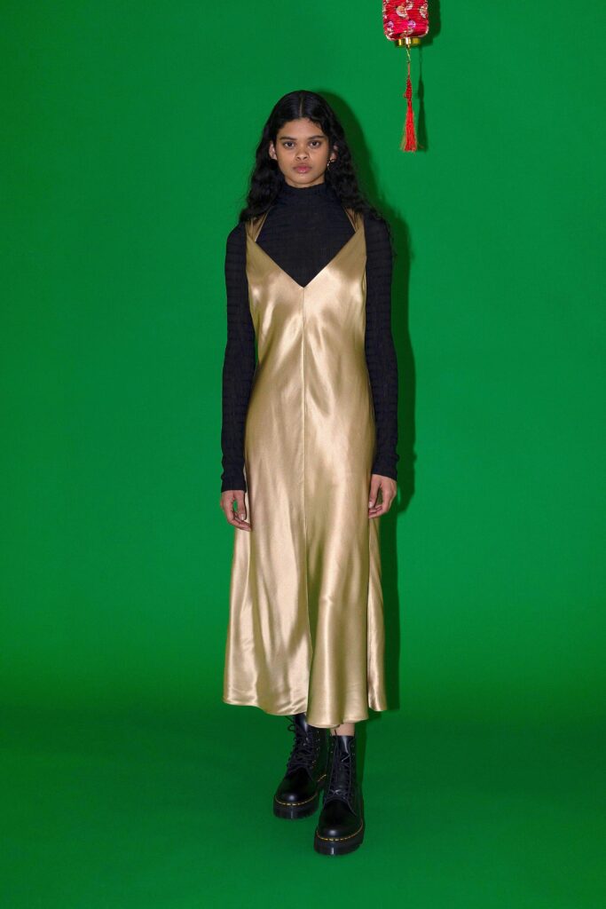 модное платье комбинация атлас шифон золотистое миди макси новый год 2022