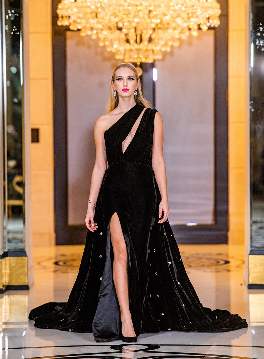  черное платье с вырезами на новый год 2022 длинное