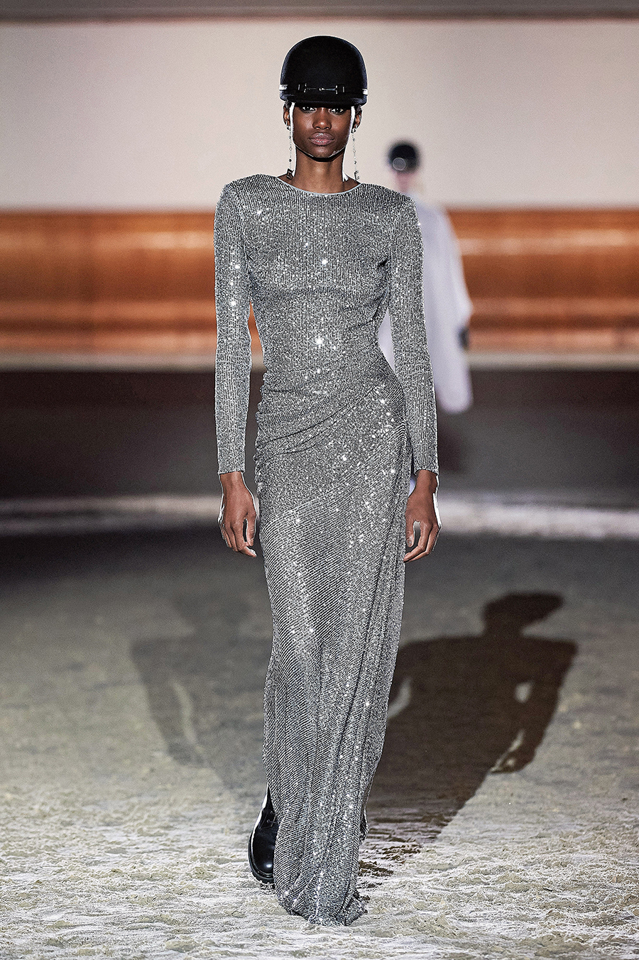 блестящее вечернее платье серебро длинное макси пайетки Новый год 2022