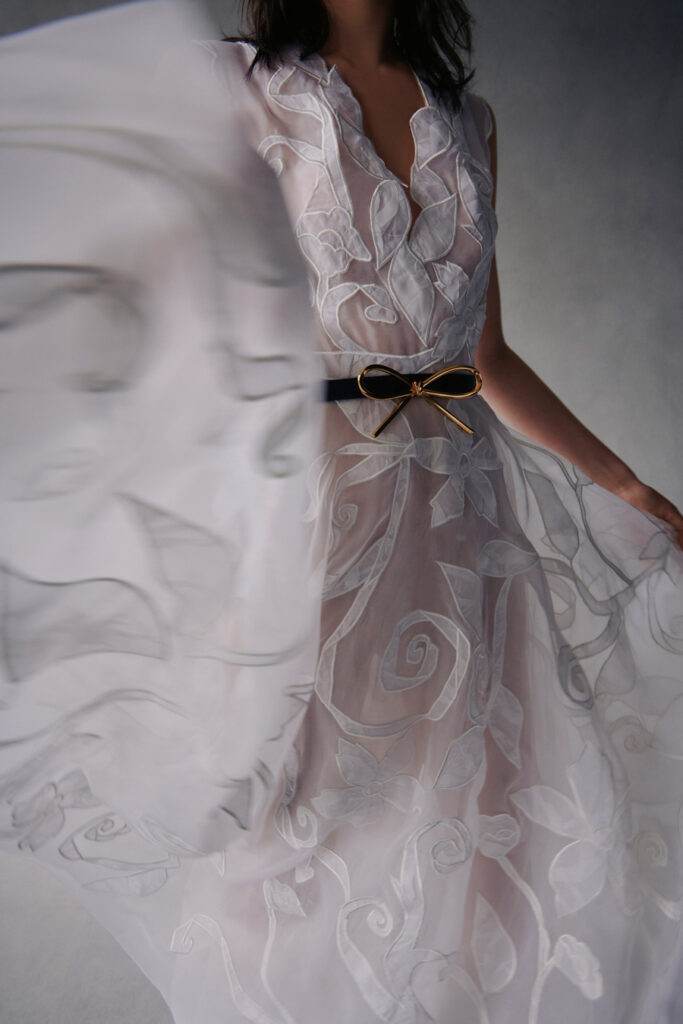 модное вечернее белое длинное платье с кружевом прозрачное шифон новый год 2022