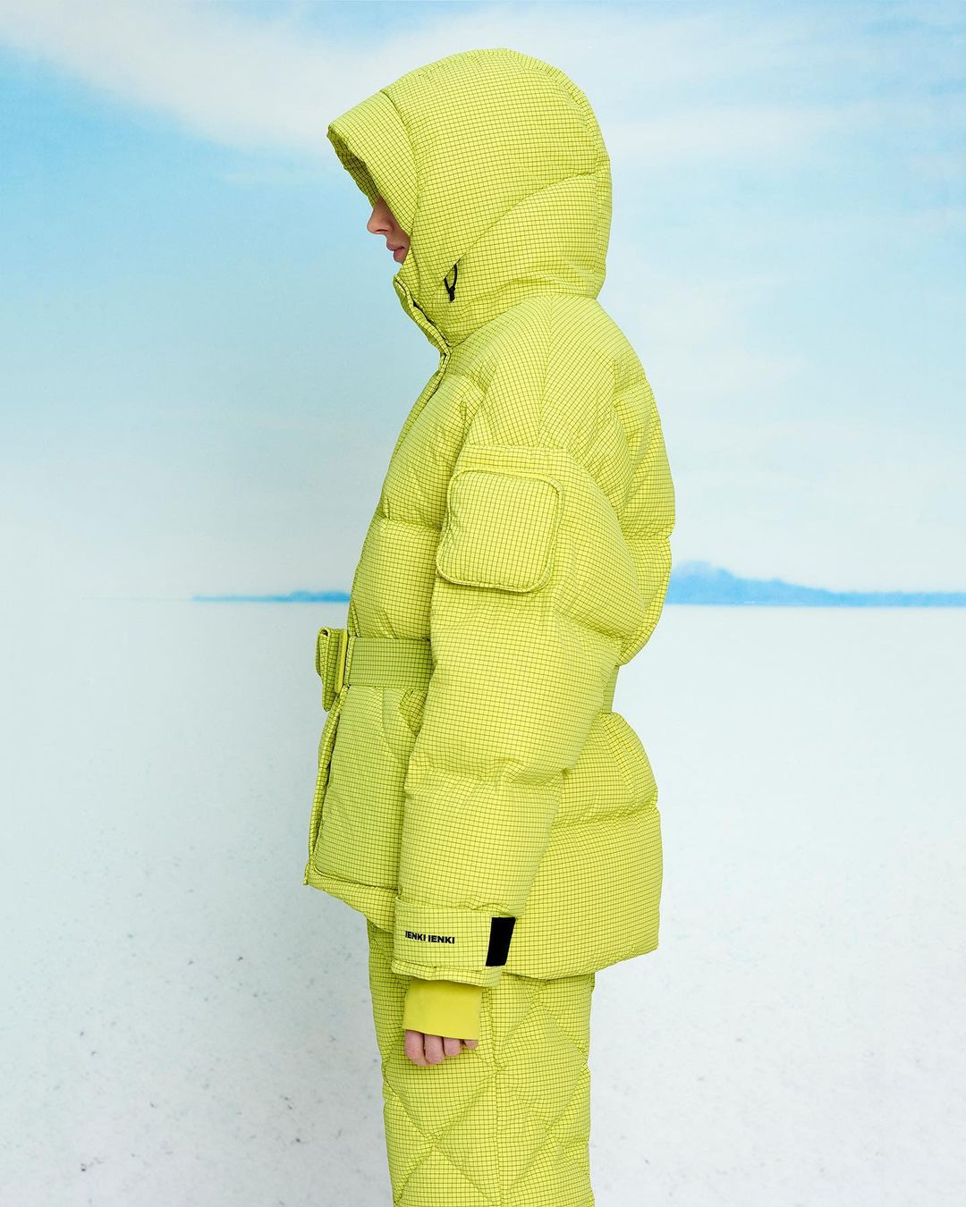 модный пуховик зима 2021 2022 украинский бренд костюм штаны куртка салатовый